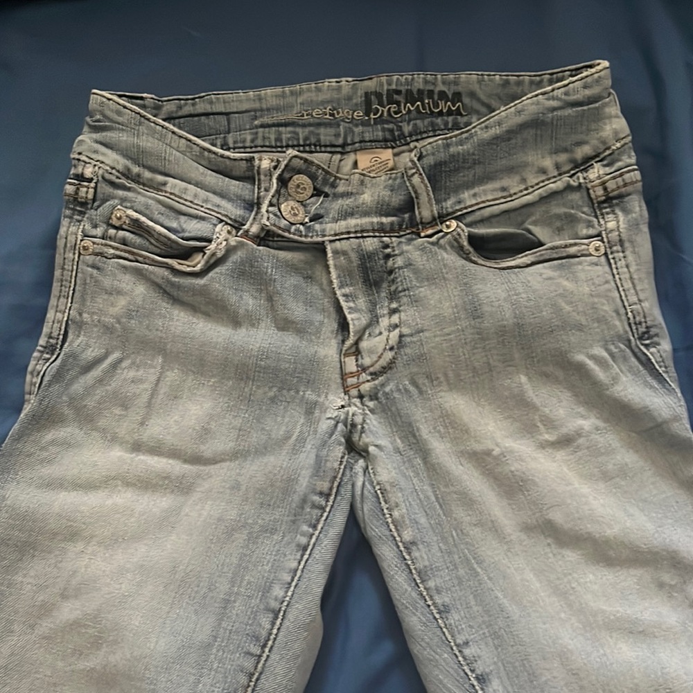 Refuge premium flare jeans size 3 with two buttons in the front